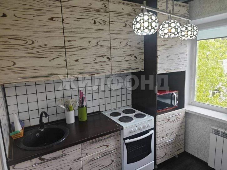 2-комн квартира Строителей улица, д.35
