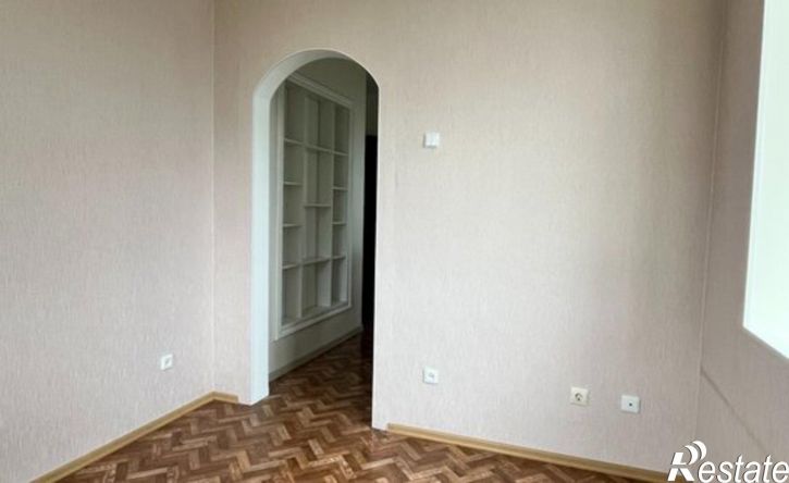 4-комн квартира ул Леонтичука, 6,  д. 6